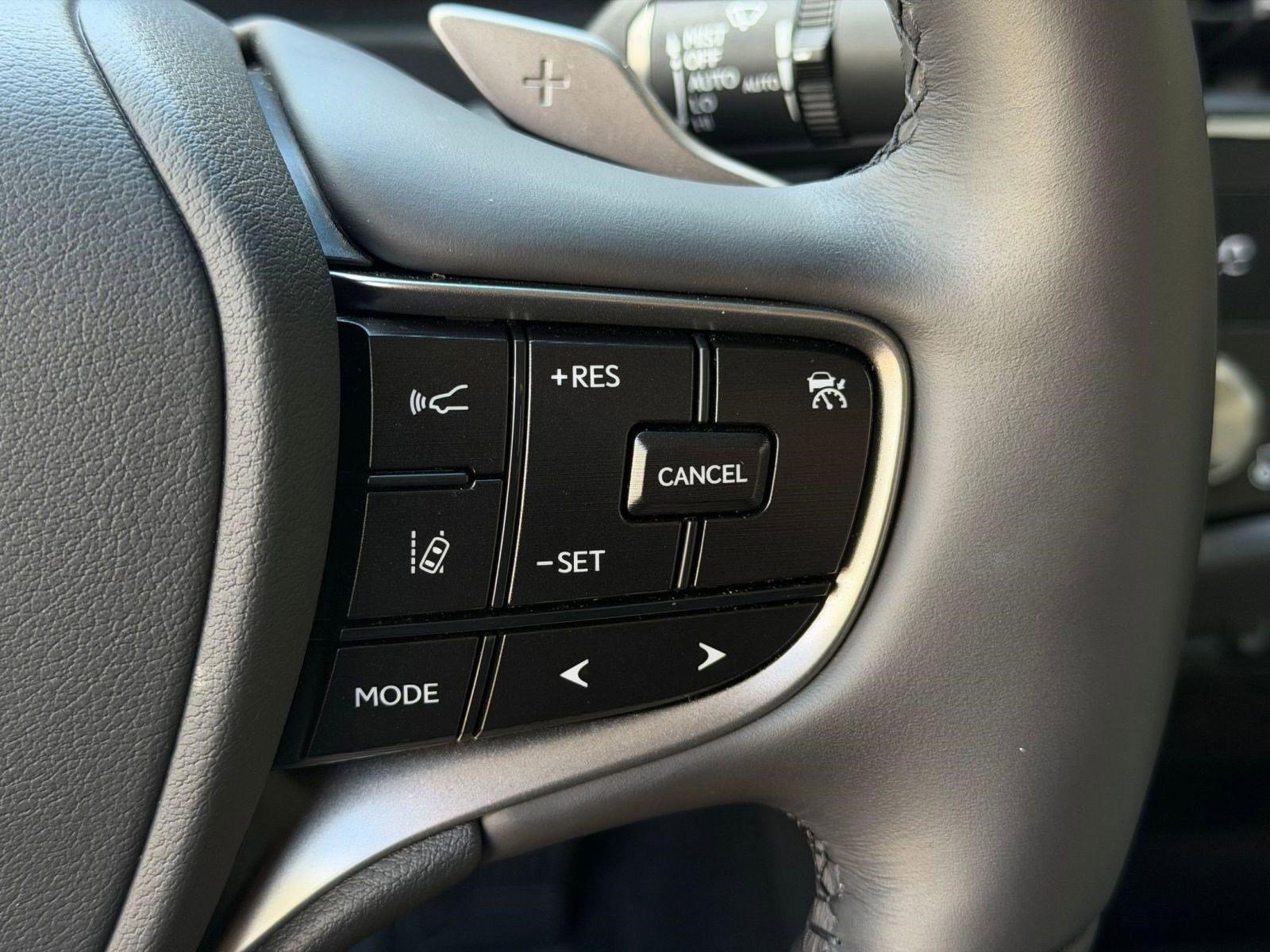 Certified 2025 Lexus ES 300h Ultra Luxury w/ Accessory Package (Z1) FWD image 29