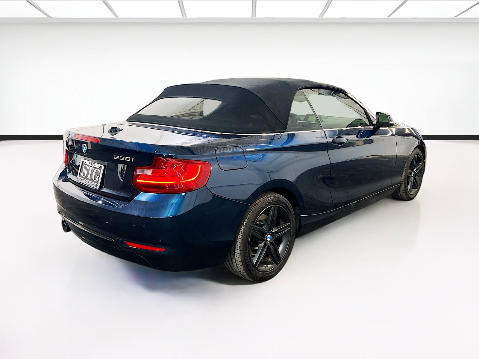 Used 2017 BMW 230i Convertible RWD image 4