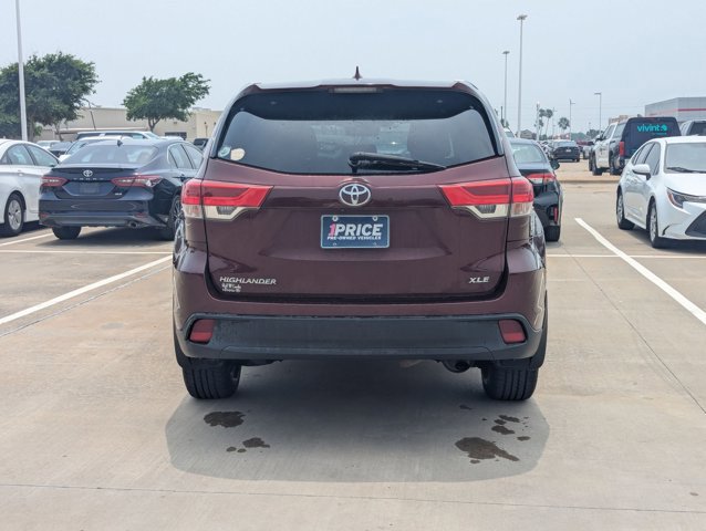 Used 2017 Toyota Highlander XLE FWD image 6