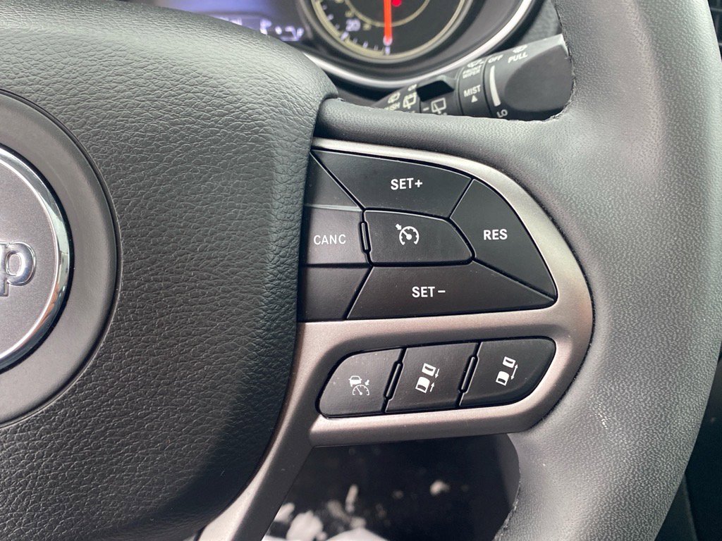 Used 2022 Jeep Cherokee Limited AWD/4WD image 17