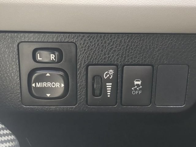 Used 2014 Toyota RAV4 LE FWD image 25