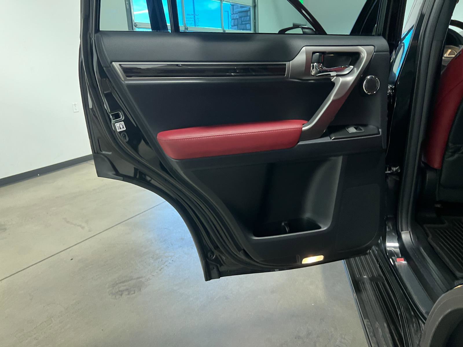 Used 2023 Lexus GX 460 Luxury w/ Sport Design Package AWD/4WD image 33