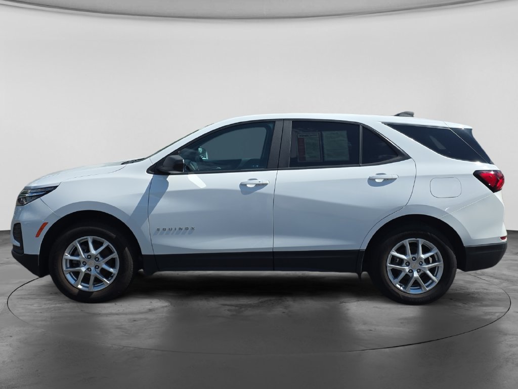 Used 2023 Chevrolet Equinox LS AWD/4WD image 4
