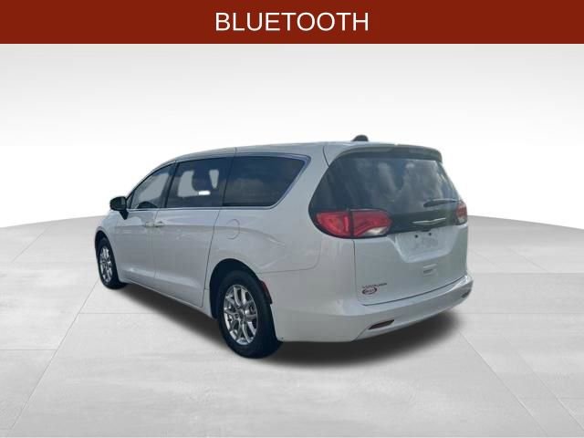 Used 2023 Chrysler Voyager LX image 5