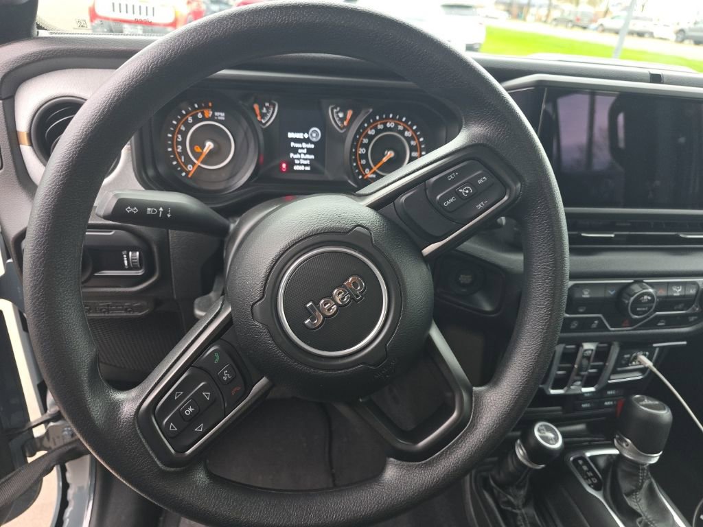 Used 2025 Jeep Gladiator Sport image 13