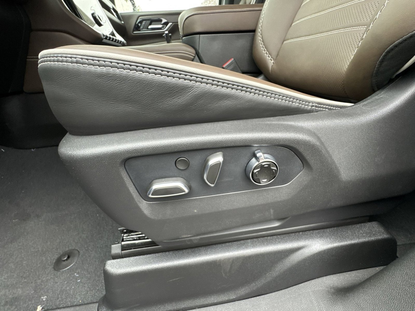 New 2026 GMC Yukon XL Denali Ultimate AWD/4WD image 14