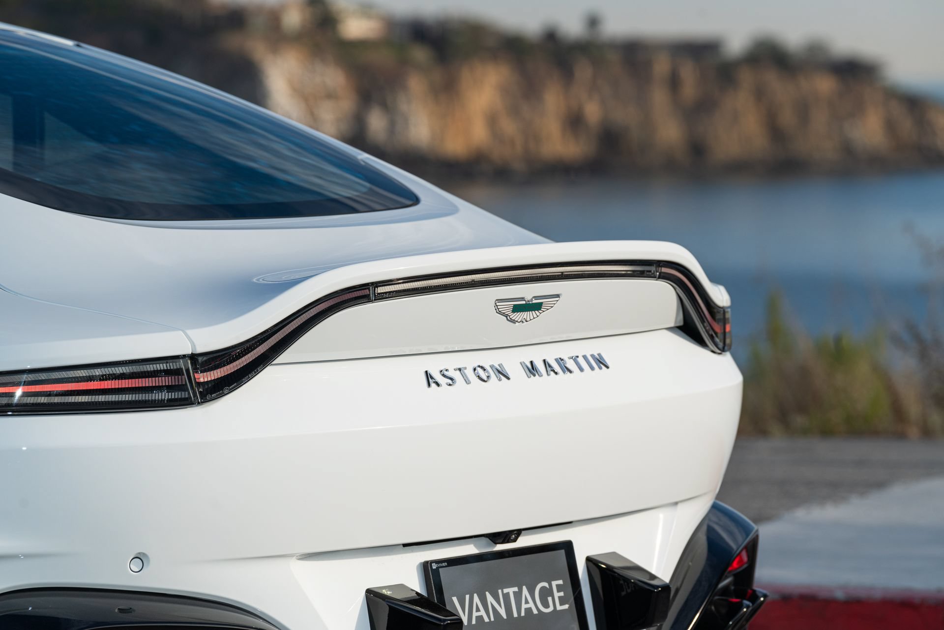 Used 2025 Aston Martin V8 Vantage Coupe RWD image 24