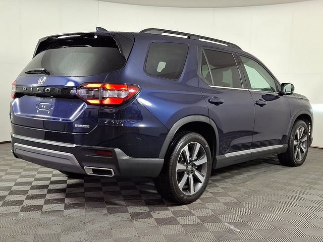 Used 2025 Honda Pilot Touring image 9