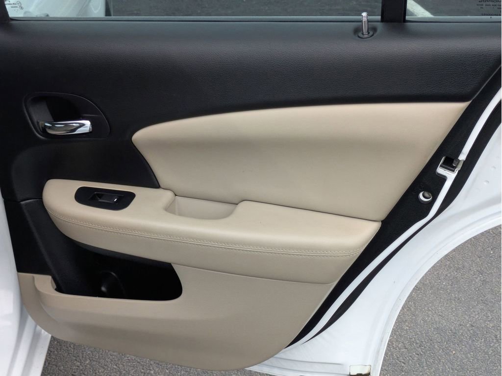Used 2011 Chrysler 200 Limited FWD image 23
