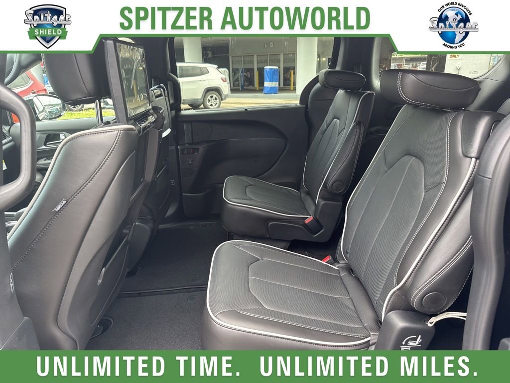 New 2026 Chrysler Pacifica Limited image 7