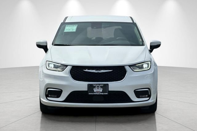 Used 2023 Chrysler Pacifica Touring-L FWD image 9