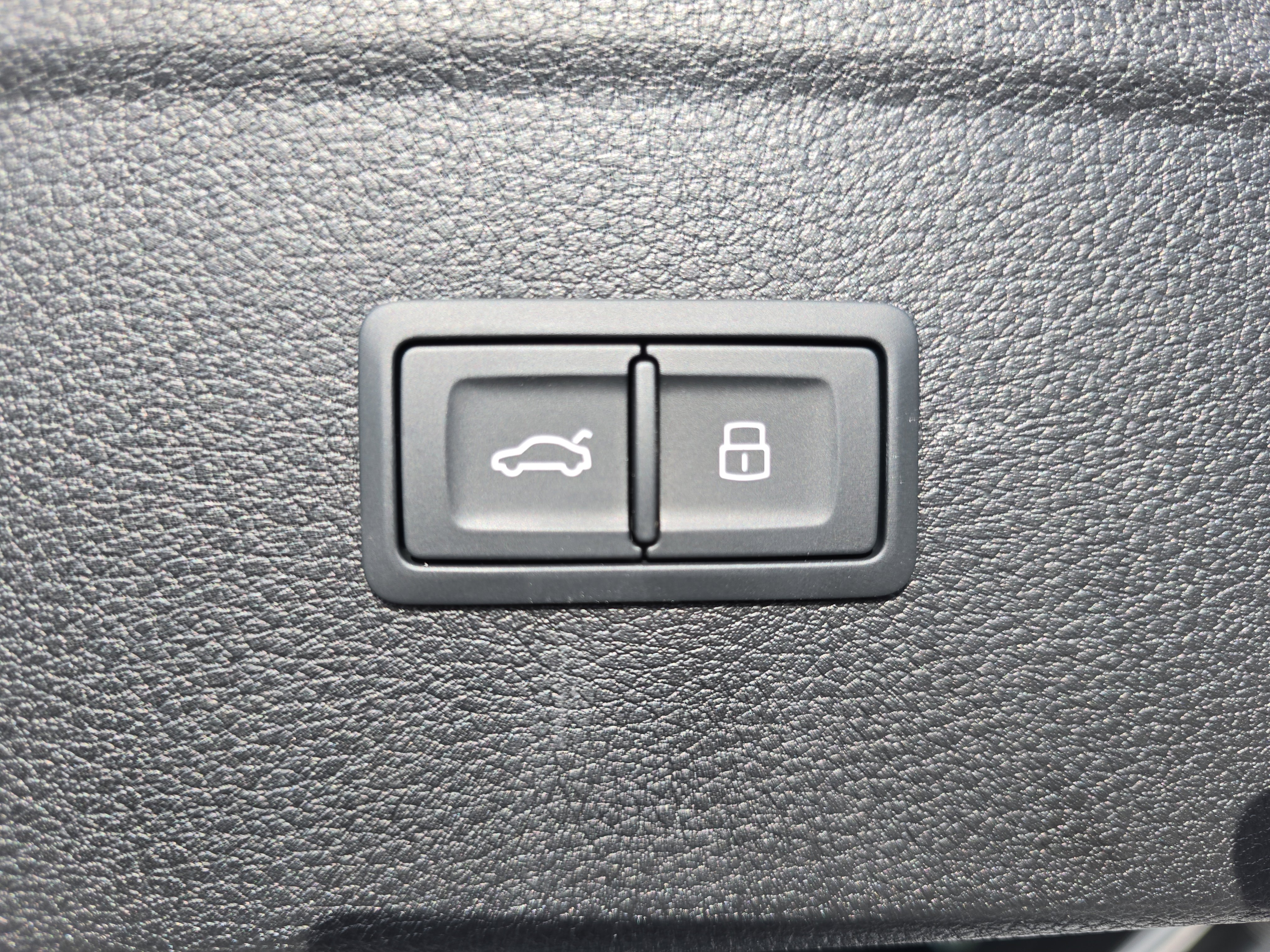 Used 2025 Audi Q5 e Premium image 13