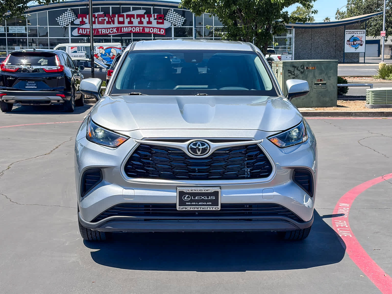 Used 2023 Toyota Highlander L FWD image 6