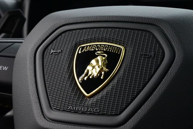 Used 2025 Lamborghini Urus SE AWD/4WD image 12