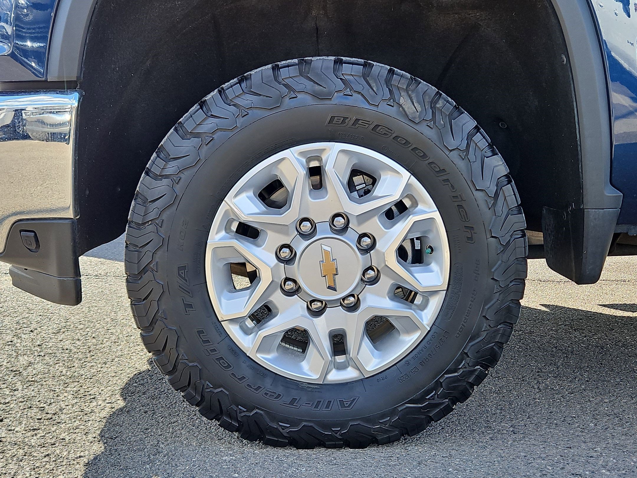 Used 2021 Chevrolet Silverado 2500 LTZ w/ Z71 Off-Road Package AWD/4WD image 11