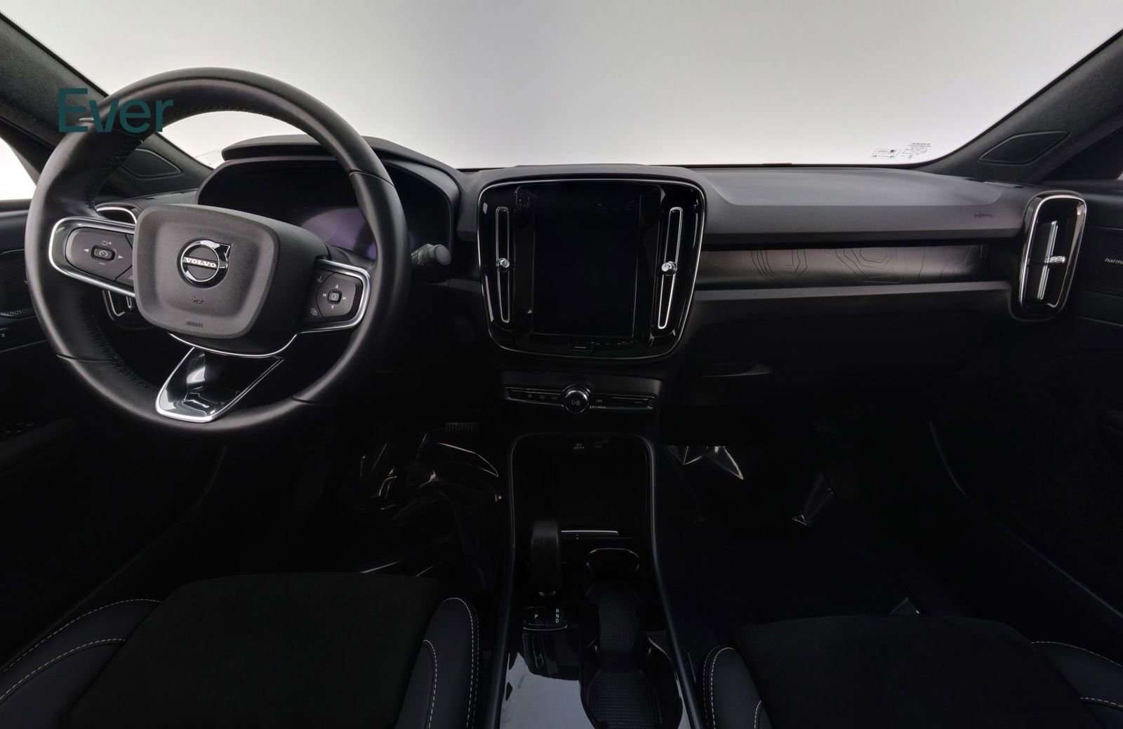 Used 2023 Volvo C40 P8 Recharge Ultimate image 25