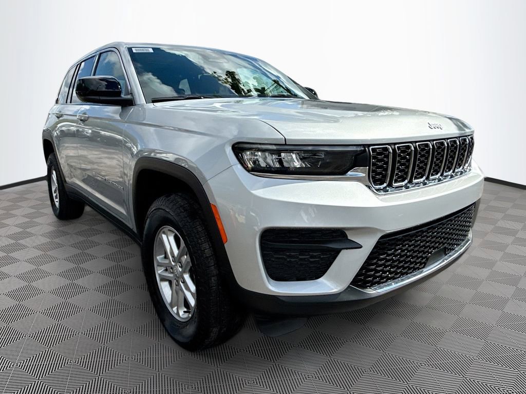 New 2025 Jeep Grand Cherokee Laredo w/ Luxury Tech Group I RWD image 3