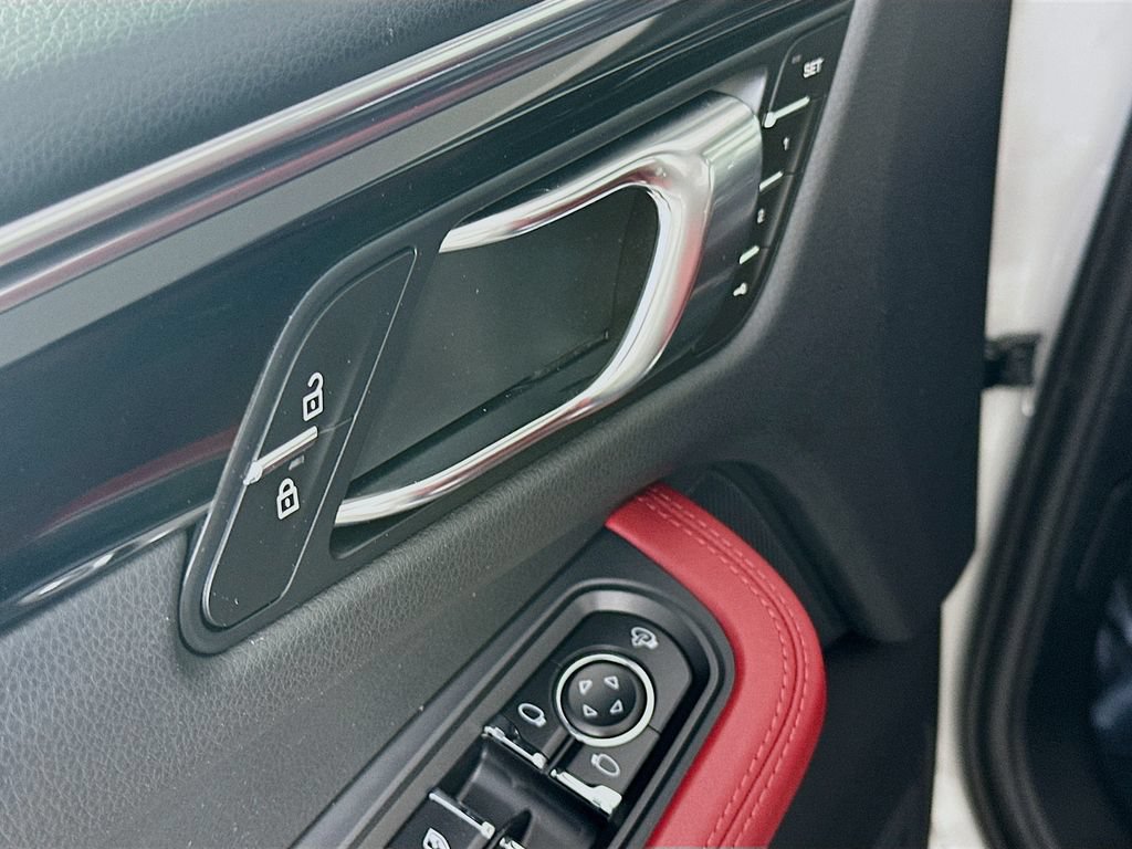 New 2025 Porsche Macan AWD/4WD image 20