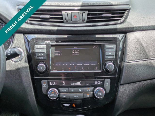 Used 2019 Nissan Rogue SV AWD/4WD image 17