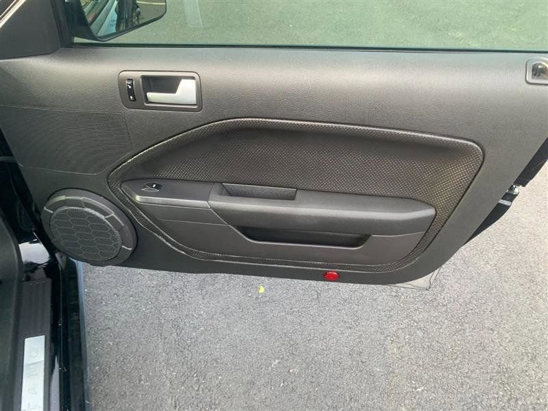 Used 2009 Ford Mustang GT RWD image 16