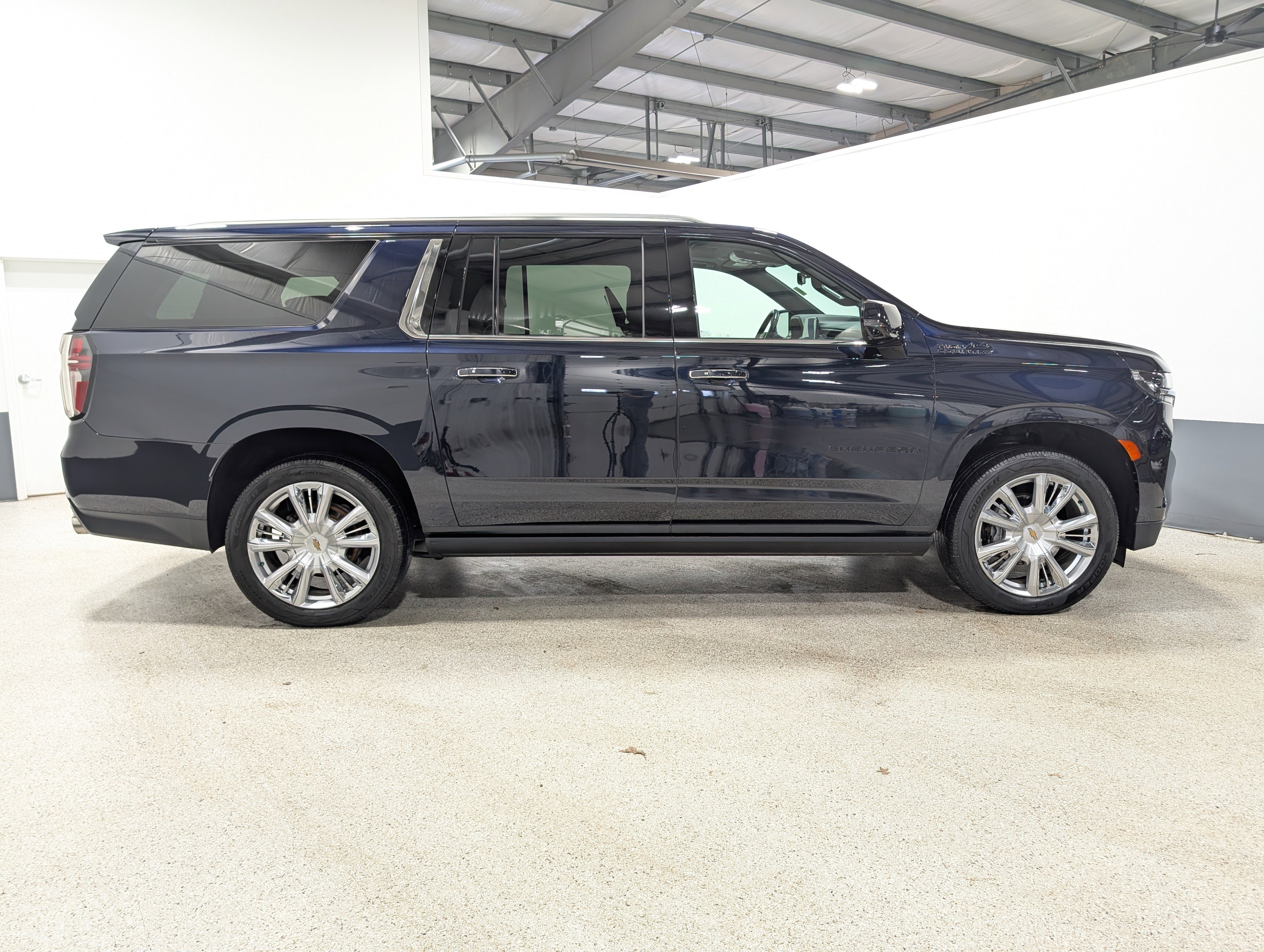 Used 2021 Chevrolet Suburban High Country AWD/4WD image 2