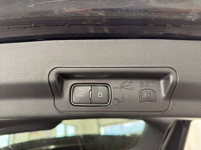 Used 2024 Ford Explorer XLT w/ Equipment Group 202A image 7