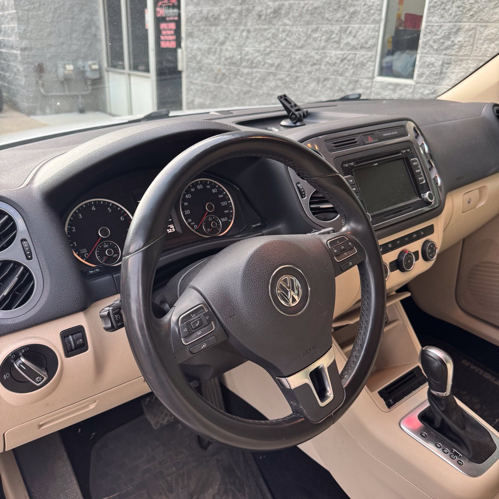 Used 2013 Volkswagen Tiguan S FWD image 10