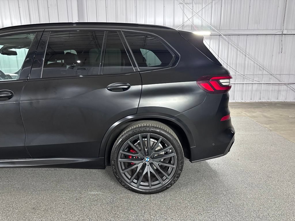 Used 2022 BMW X5 xDrive40i AWD/4WD image 16