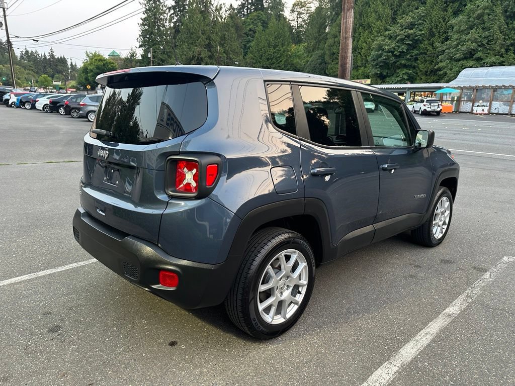 Used 2023 Jeep Renegade Latitude AWD/4WD image 5