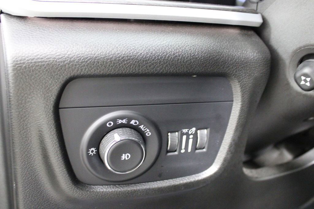 Used 2024 Jeep Grand Cherokee L Limited w/ Luxury Tech Group II image 23