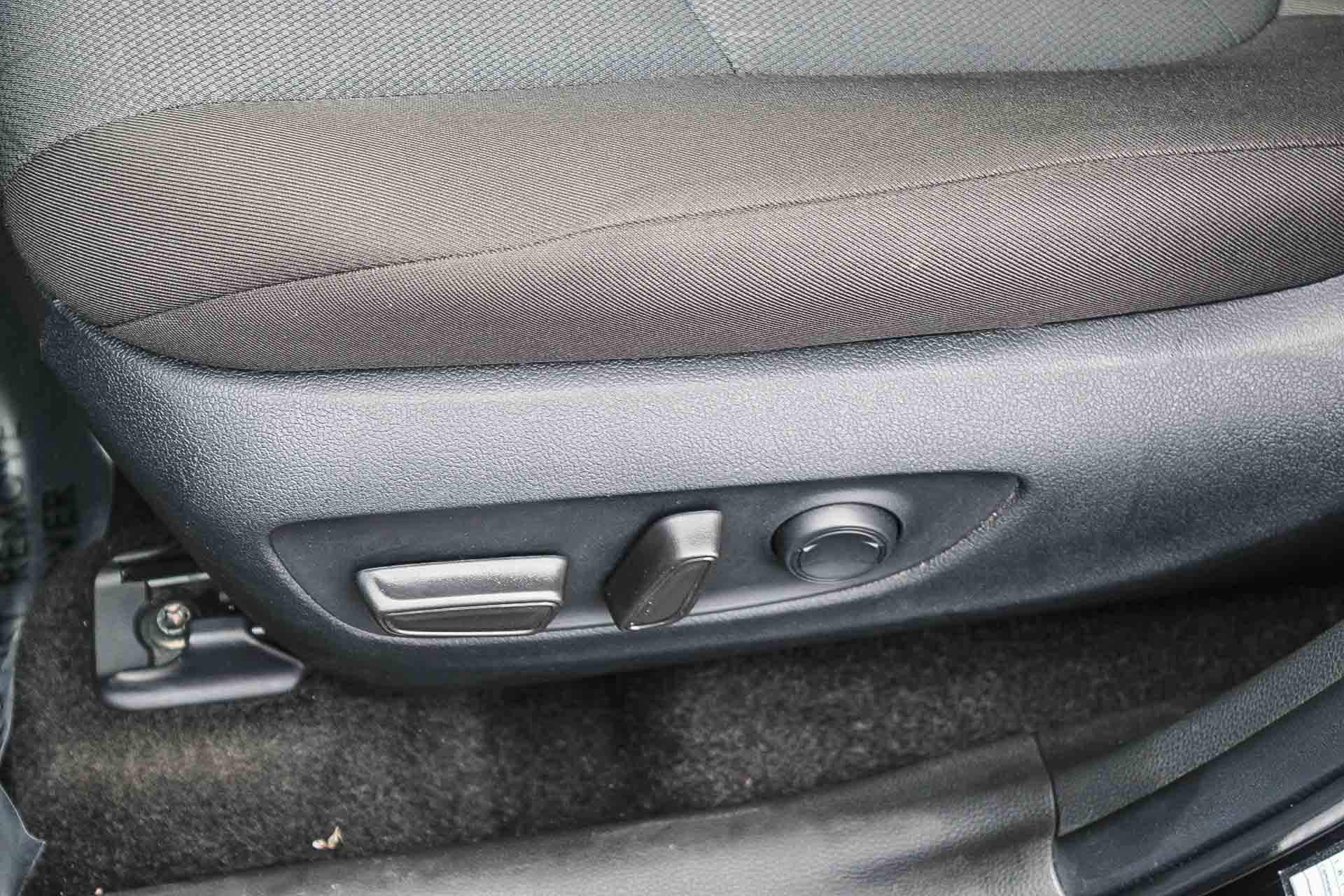 Used 2025 Toyota RAV4 XLE image 22