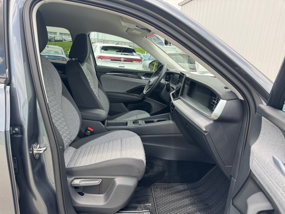 Used 2026 Volkswagen Tiguan S FWD image 32