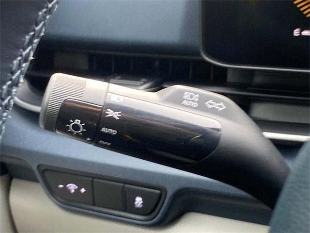 Used 2025 Kia Carnival EX image 22