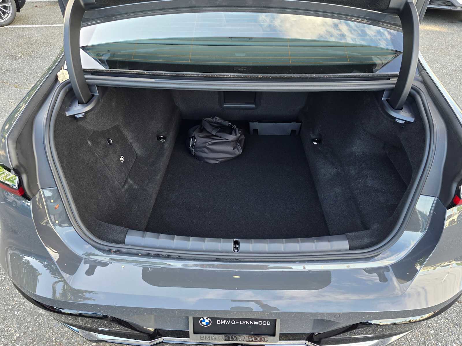 New 2025 BMW 750e xDrive 750e xDrive w/ Executive Package image 17