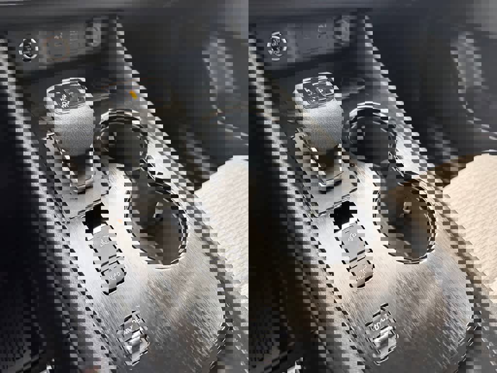 Used 2023 Nissan Rogue SV image 23