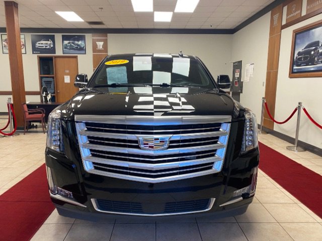 Used 2019 Cadillac Escalade ESV Platinum image 2