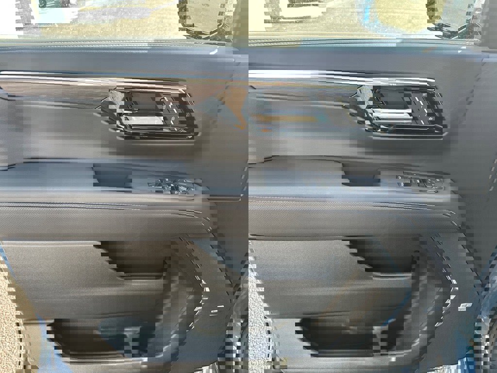 New 2026 Chevrolet Suburban Premier image 14