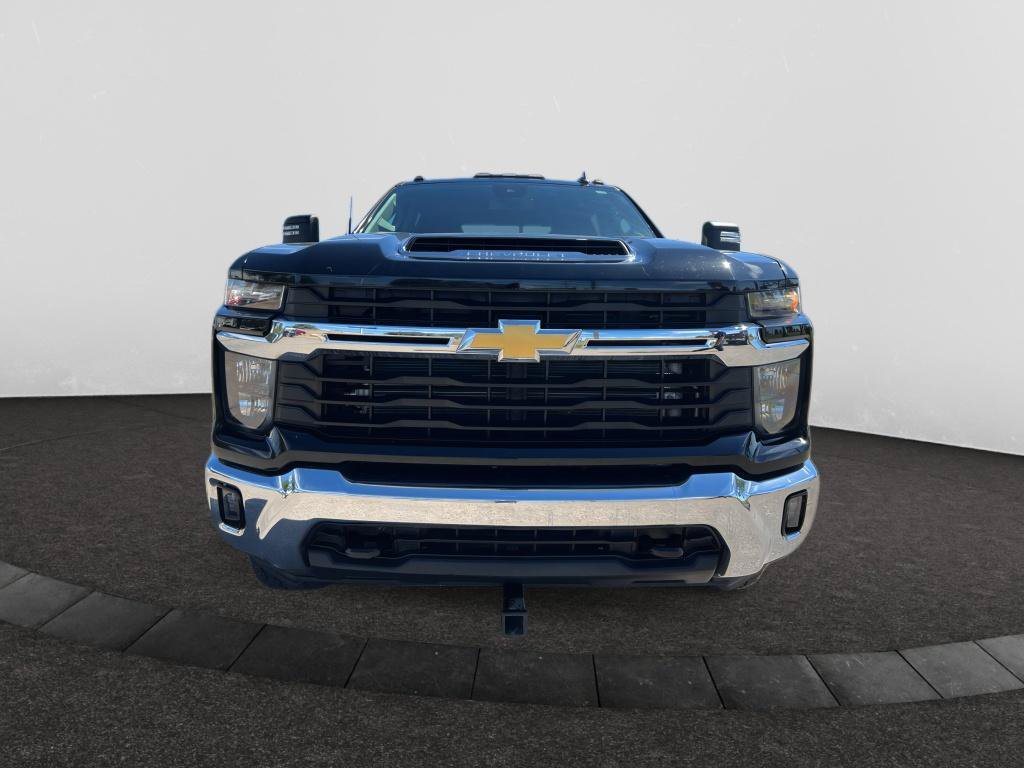 Used 2024 Chevrolet Silverado 2500 LT w/ Convenience Package AWD/4WD image 3