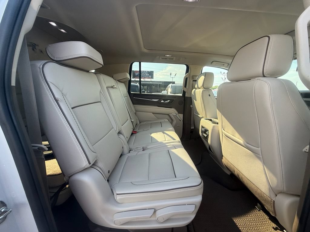 Used 2023 GMC Yukon XL Denali AWD/4WD image 21