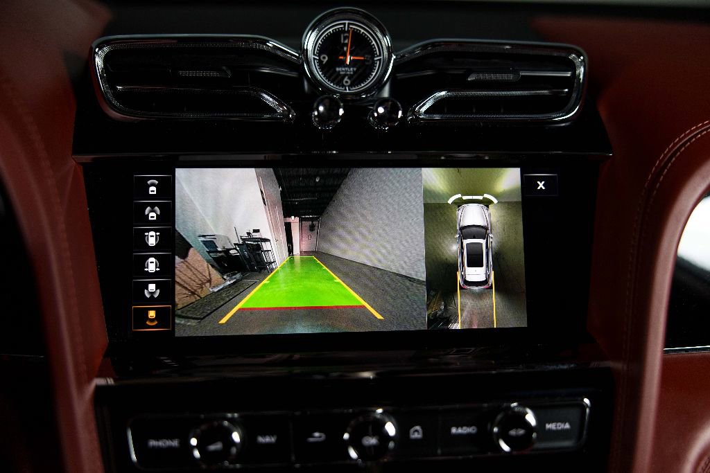Used 2022 Bentley Bentayga image 28