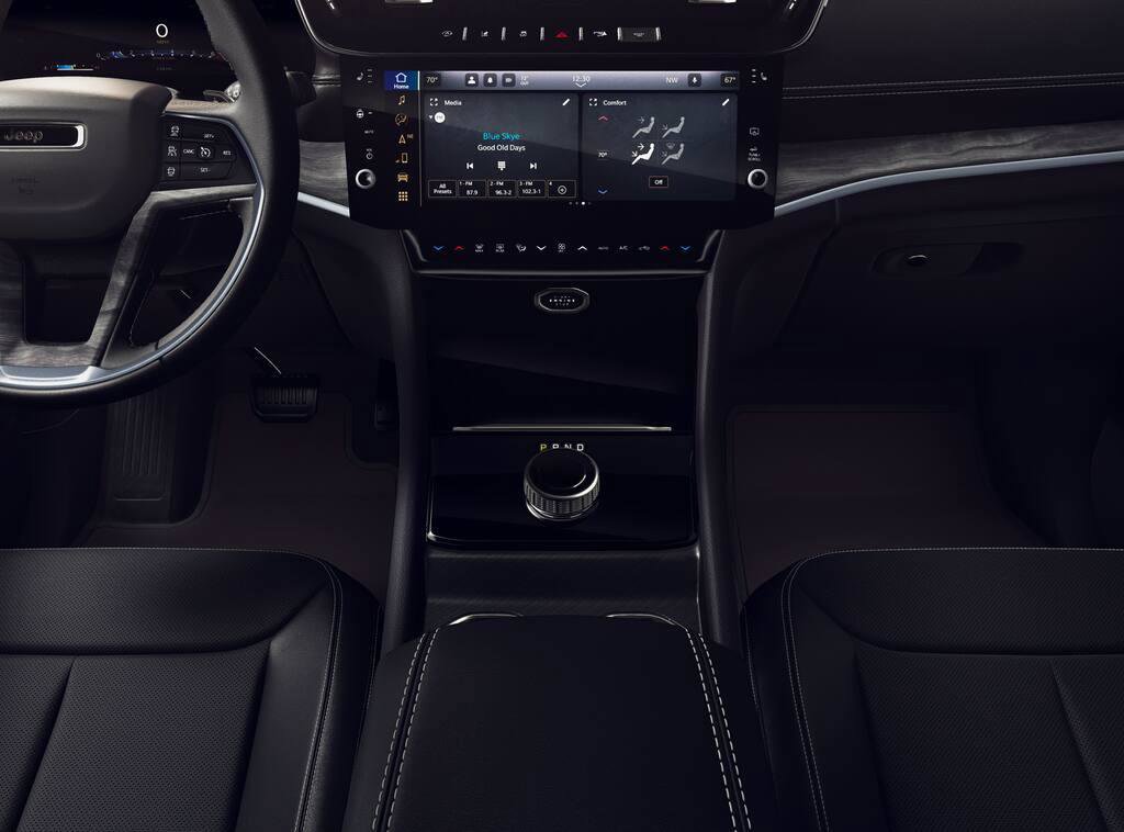 New 2026 Jeep Grand Cherokee Altitude image 5