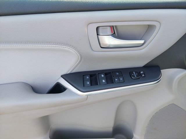 Used 2017 Toyota Camry XLE w/ Moonroof Package image 17