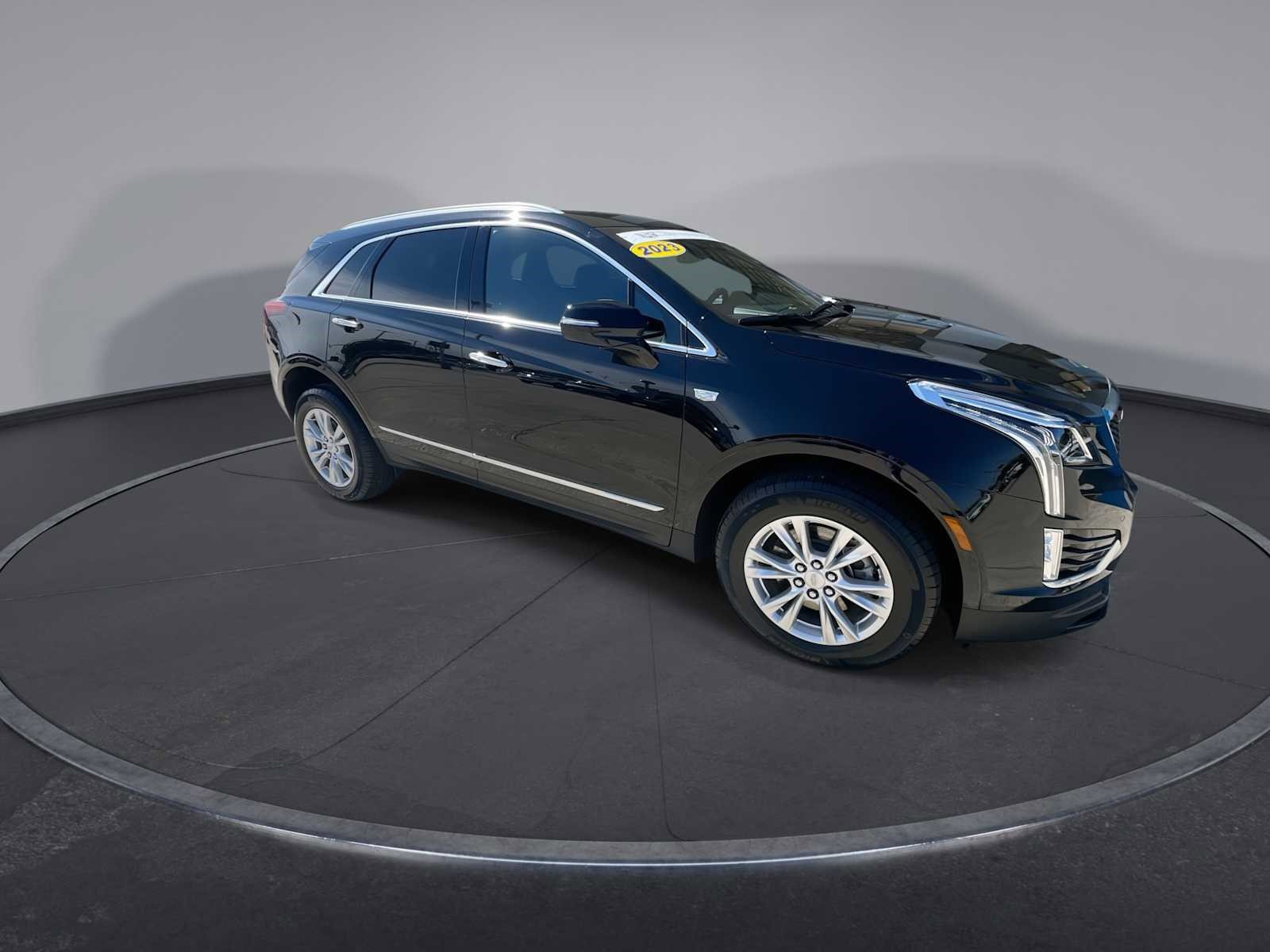 Certified 2023 Cadillac XT5 Luxury FWD image 2