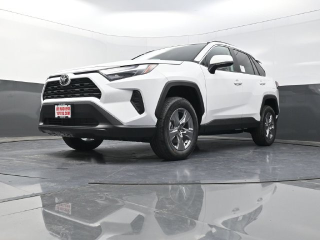 Used 2025 Toyota RAV4 XLE AWD/4WD image 32