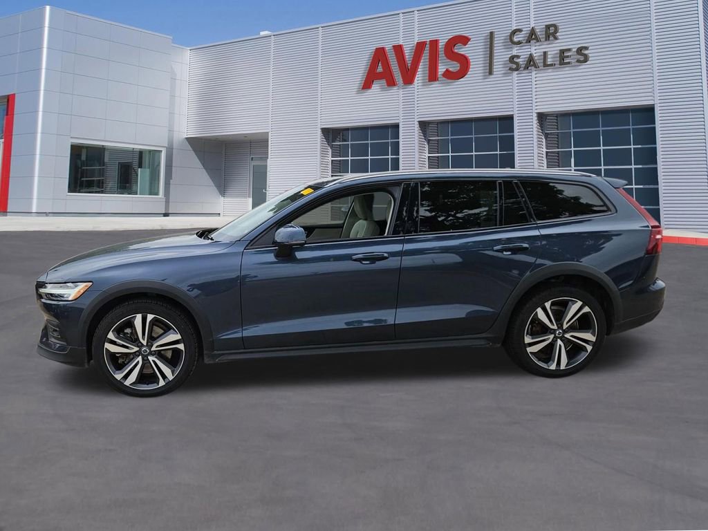 Used 2025 Volvo V60 B5 Cross Country Plus AWD/4WD image 2