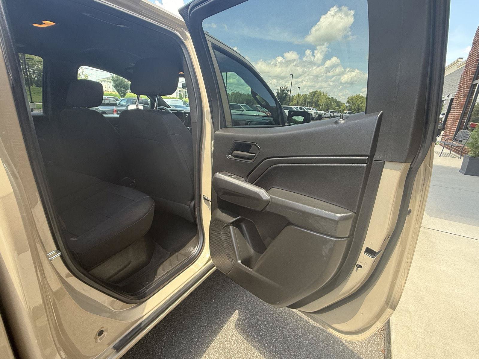 Used 2024 Chevrolet Colorado W/T RWD image 19