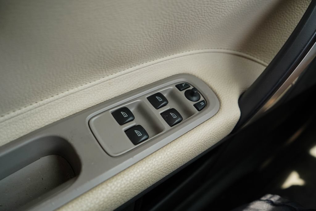 Used 2013 Volvo C70 T5 FWD image 26