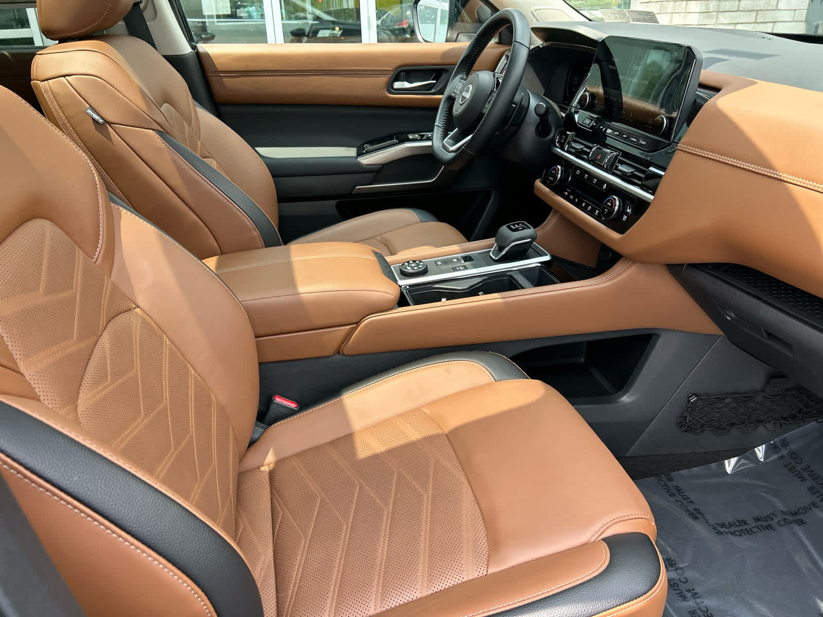 Certified 2025 Nissan Pathfinder Platinum AWD/4WD image 15