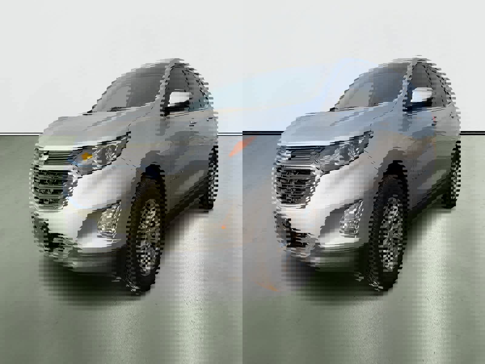 Used 2018 Chevrolet Equinox LT image 2