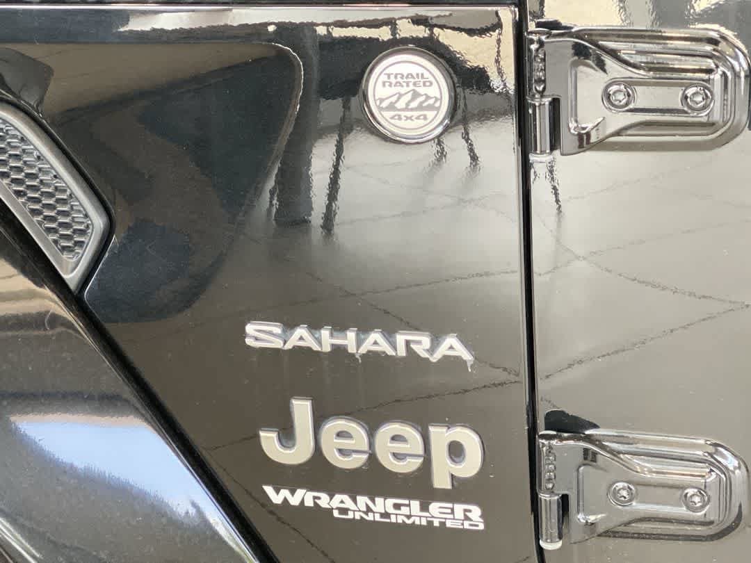 Used 2022 Jeep Wrangler Unlimited Sahara w/ LED Lighting Group AWD/4WD image 10